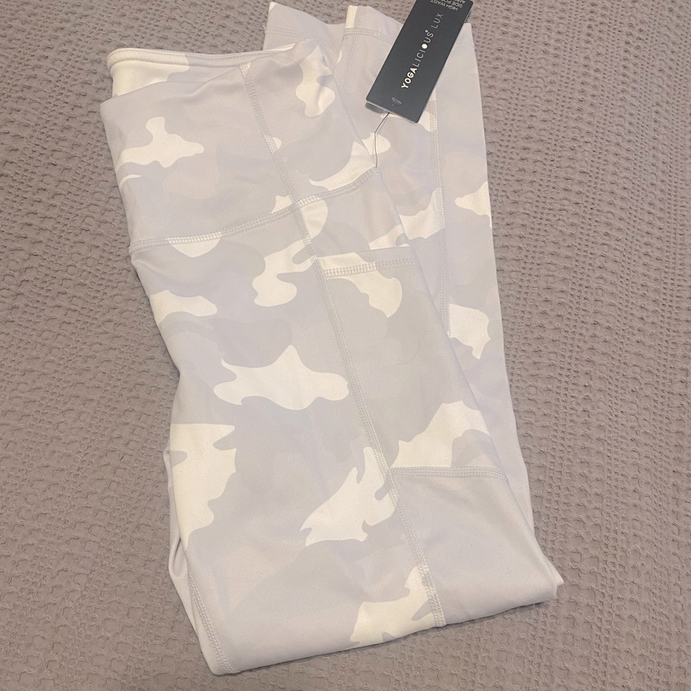 Yogalicious leggings, with pockets, never worn.